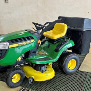 John Deere D105 Auto Ride On Lawnmower